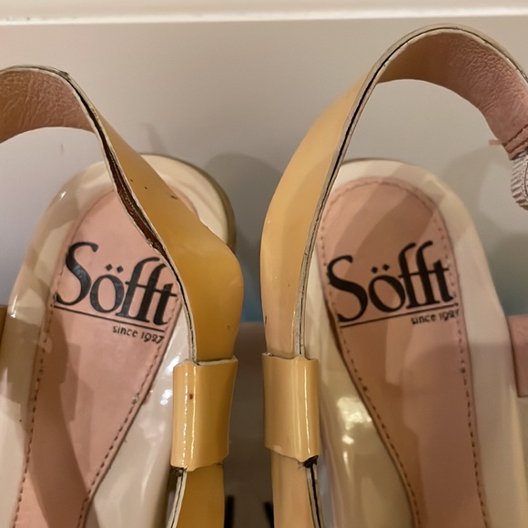 Women’s size 4, a bit higher than 4 inches - Picture 2 of 6